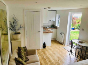Charming studio suite minimum 2 night stay